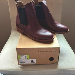 Fortress of Inca chelsea boot. New with box size 36